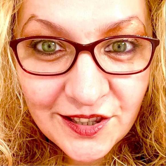 Meet your Posher, Rachel - Picture 1 of 1